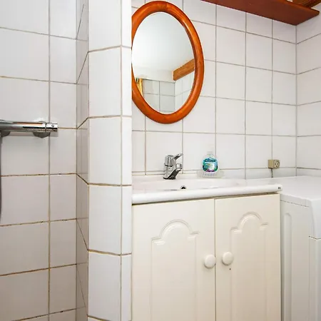 5 Person In Hojer-by Traum Højer